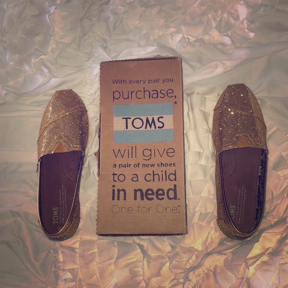 BRAND NEW Toms gold sparkle slip-on shoes
